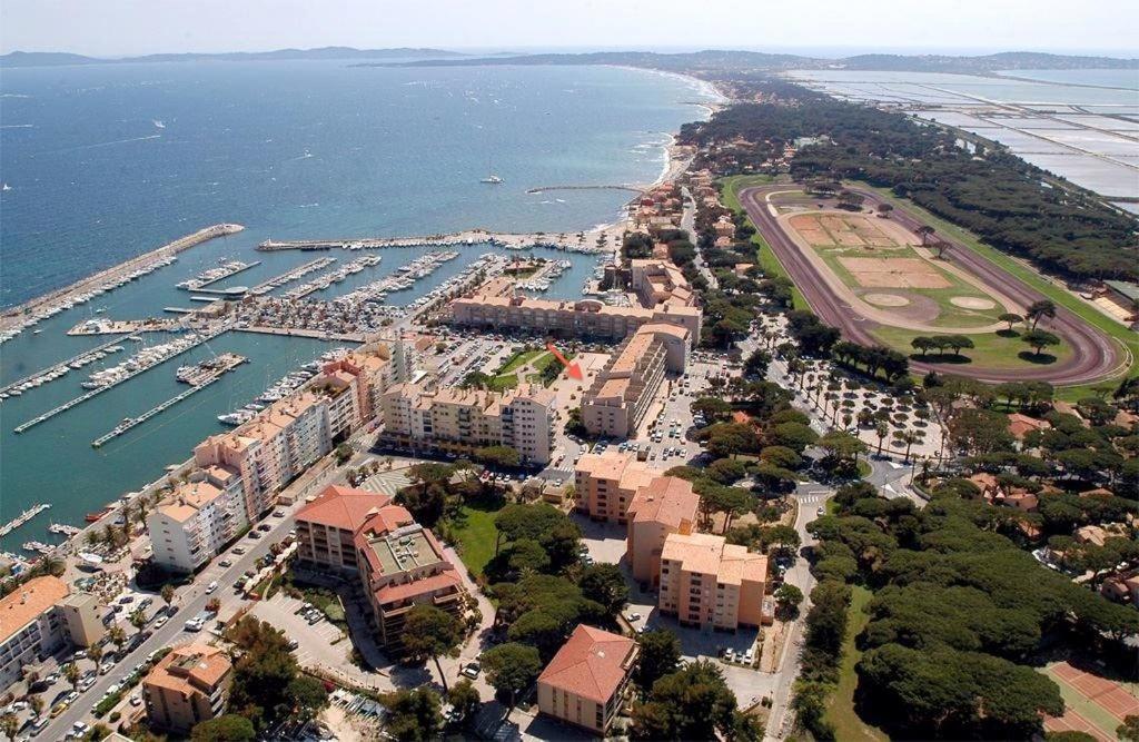 Holidays Hyeres Exterior photo